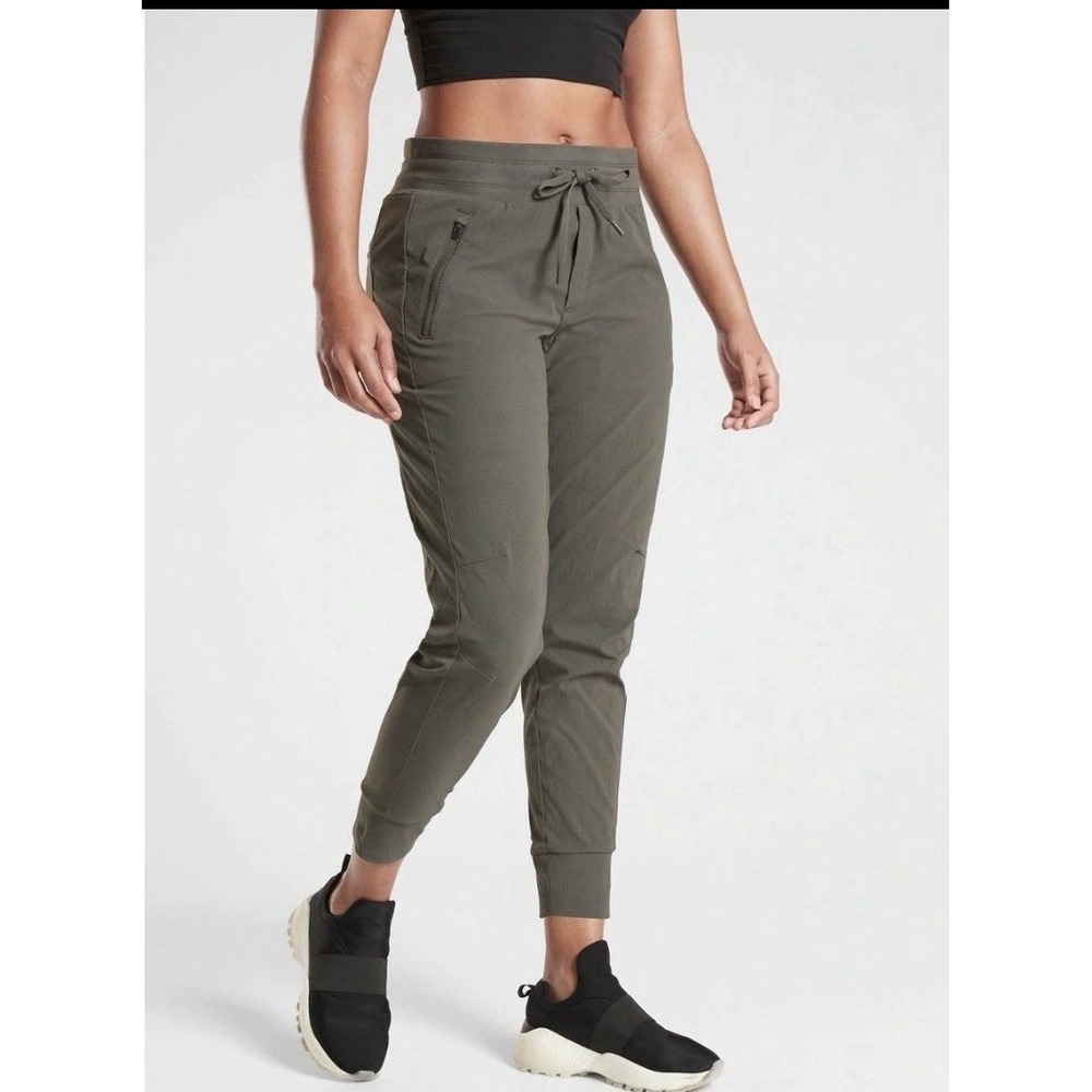 Athleta‎ Women's Trekkie North Jogger Pants Olive Green Size 14 Hiking Travel